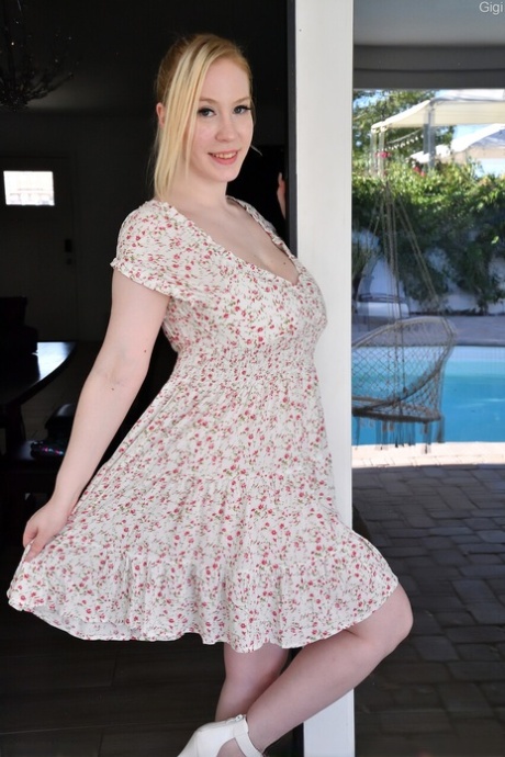 thick solo nude galleries