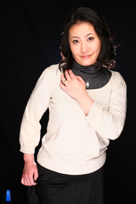mature asian milf hot sexy picture
