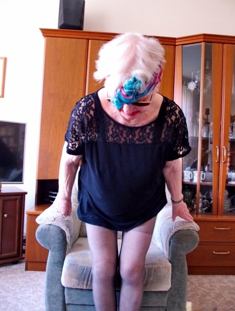 very old granny sexy nudes picture