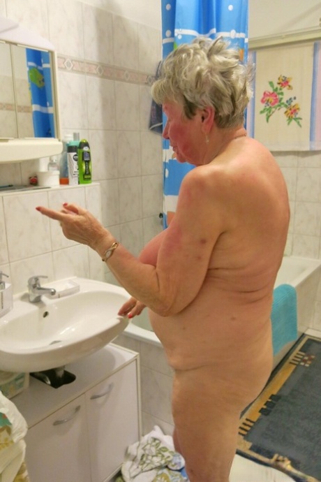 very old granny erotic images