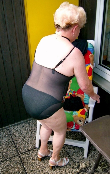 granny ass top image