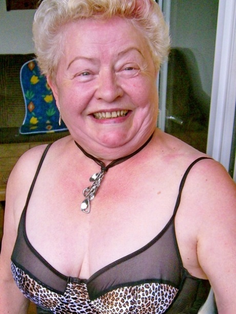 very old granny xxx archive