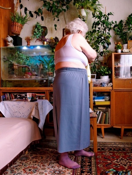 thick granny sexy nude gallery
