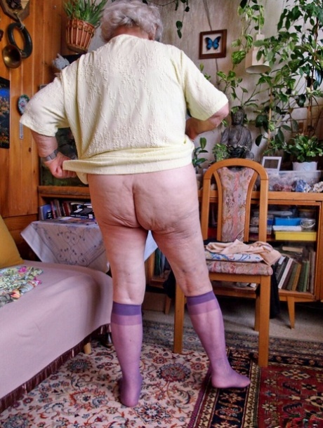 thick granny sexy nude images