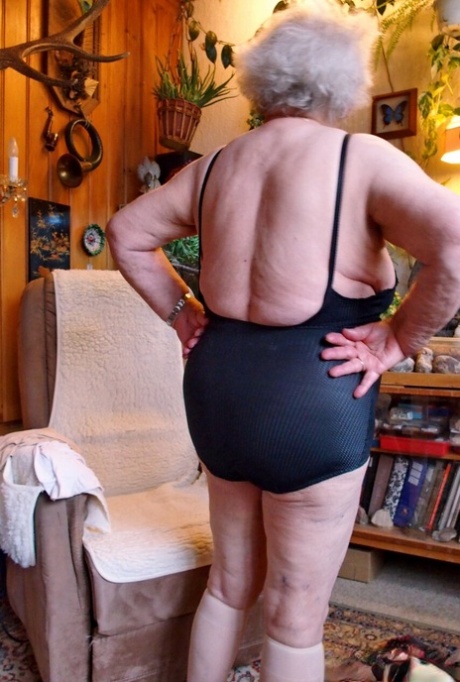 very old granny art naked pictures