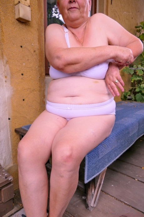 chubby short hair naked photos