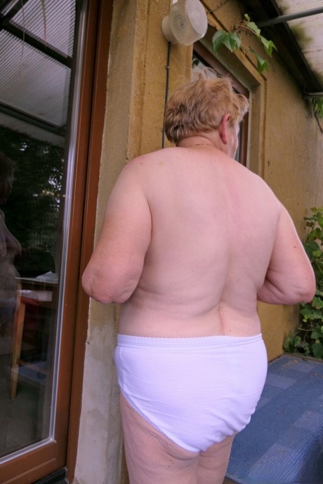 granny ass art nude pic