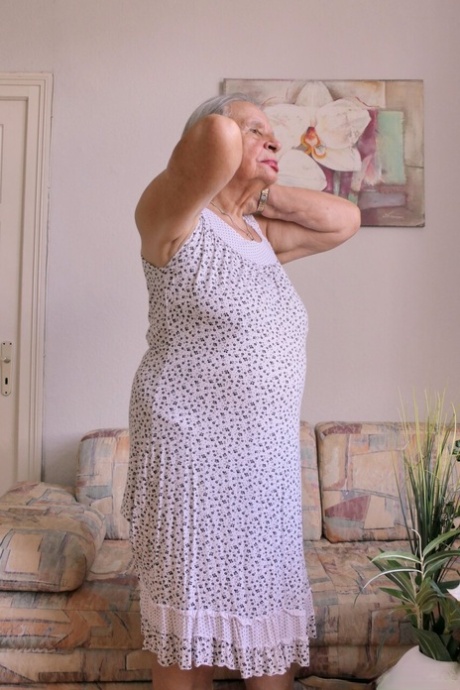 curvy granny free sexy photo