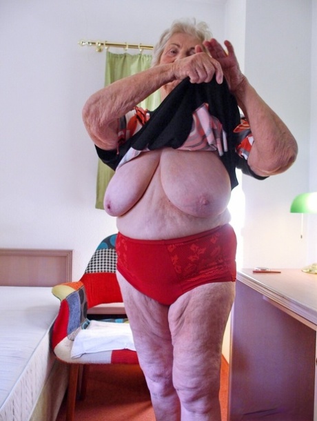 thick granny sexy nude images