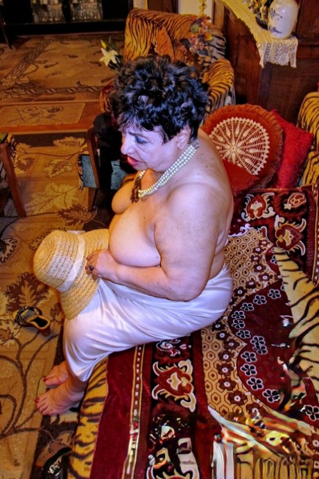 chubby granny hot archive