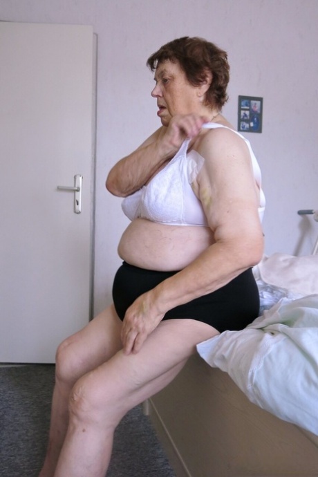 thick granny beautiful naked gallery