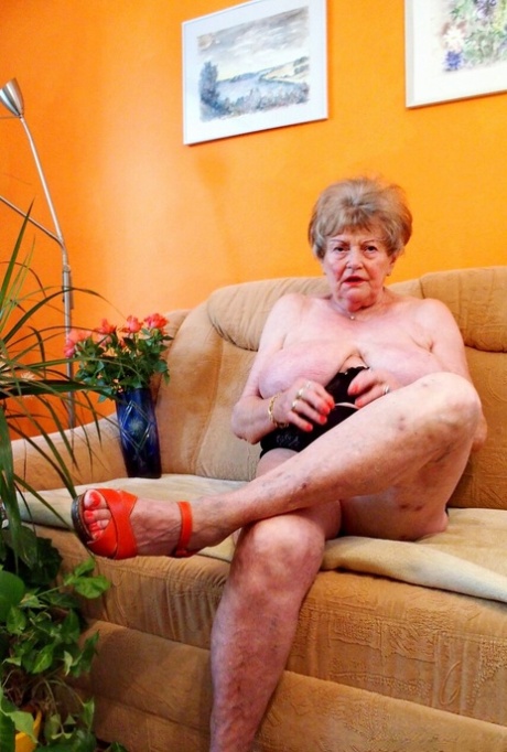 thick granny free sex image
