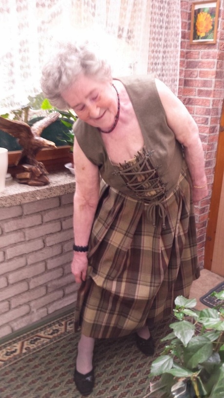 thick granny free porn archive