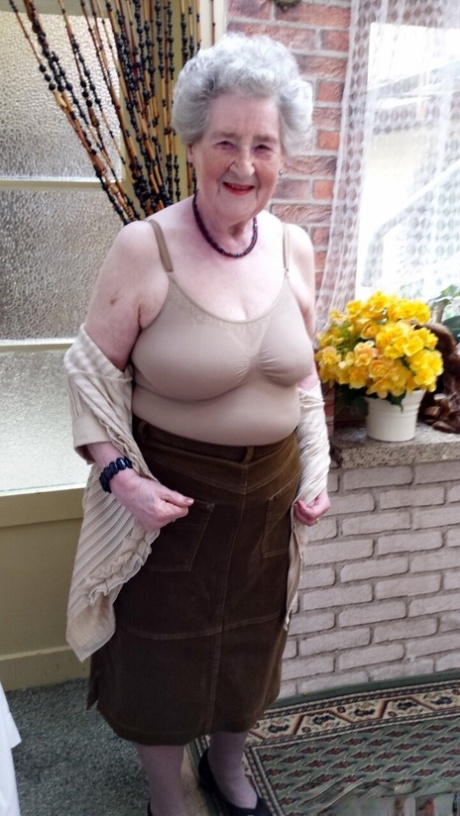 thick granny free porn pics