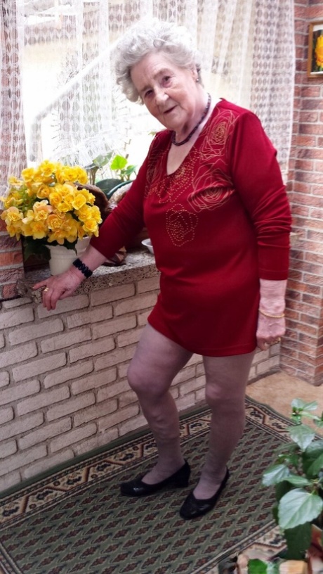 very old granny art nude images