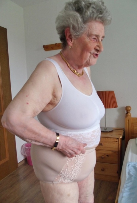 very old granny art nude pictures
