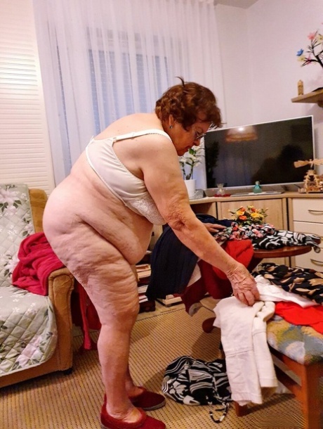 chubby granny sexy nude pictures