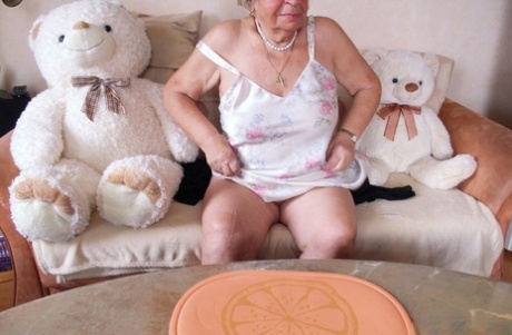 very old granny hot sex photo