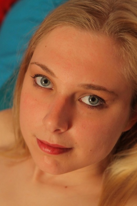 red lipstick free sex pictures