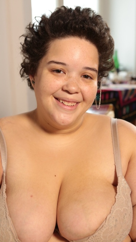 chubby latina free nude galleries