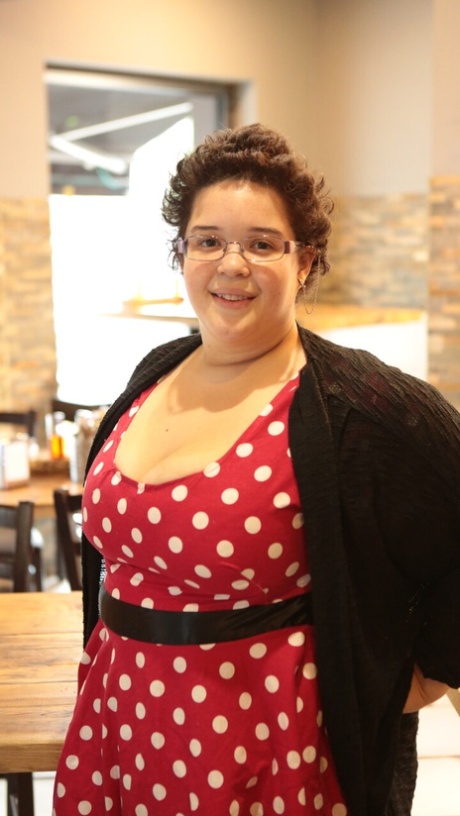 chubby glasses free nude picture