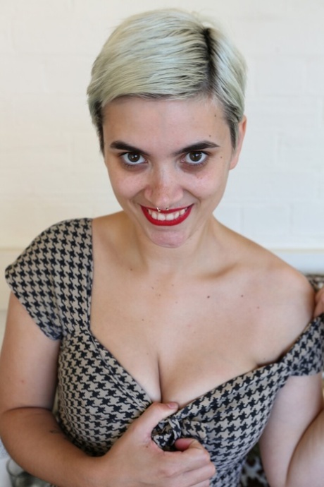busty short hair free sex image