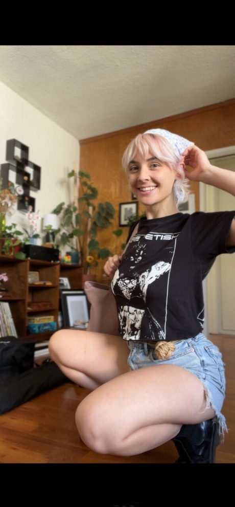 short hair redhead exclusive img
