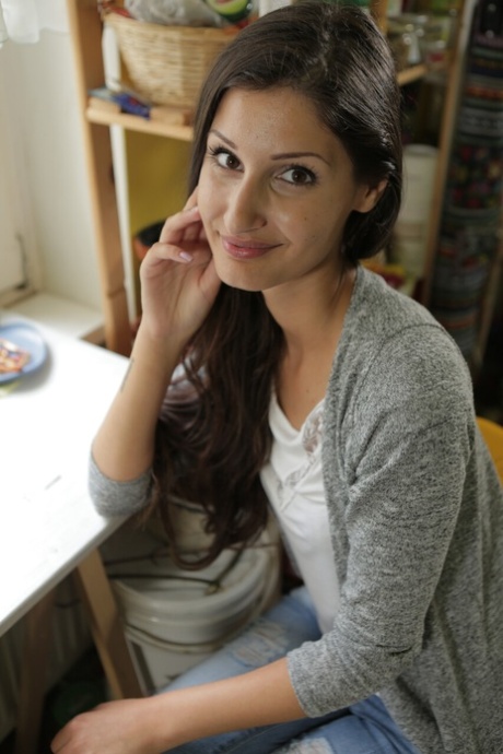 sexy brunette beautiful galleries