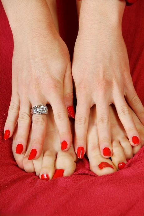 amateur feet nudes photos