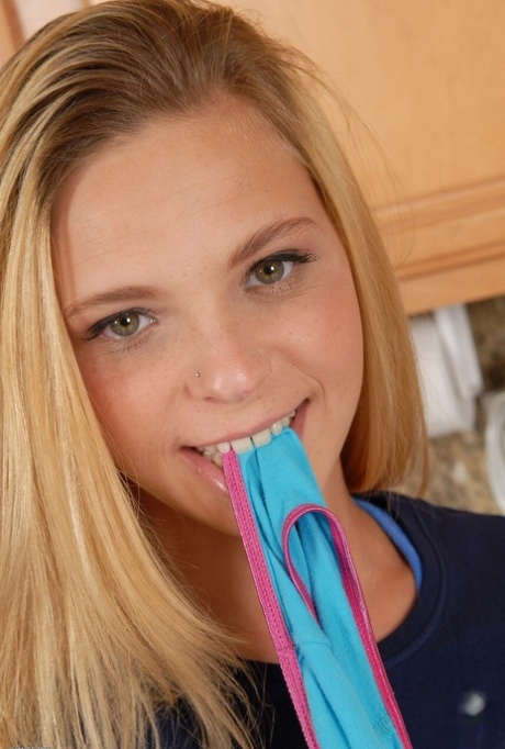 short teen nude photos