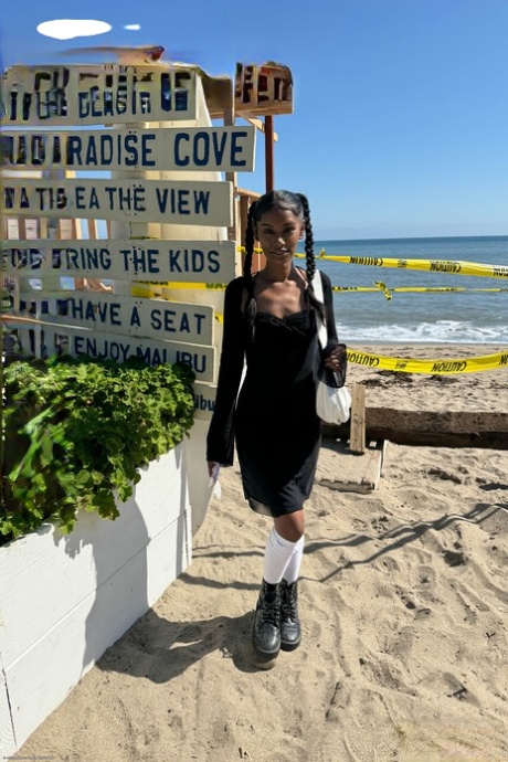 ebony teen free nude photo