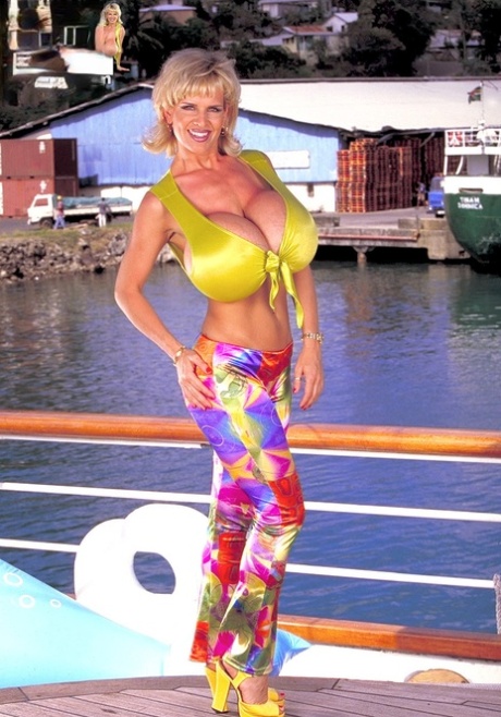 mature outdoor free nude pictures