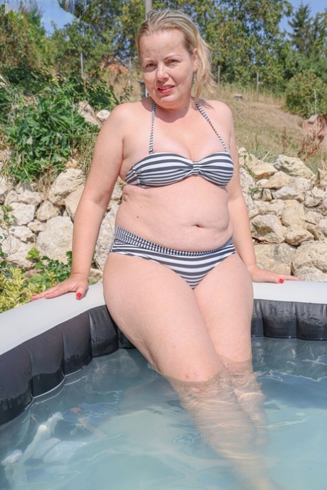 chubby bikini erotic archive