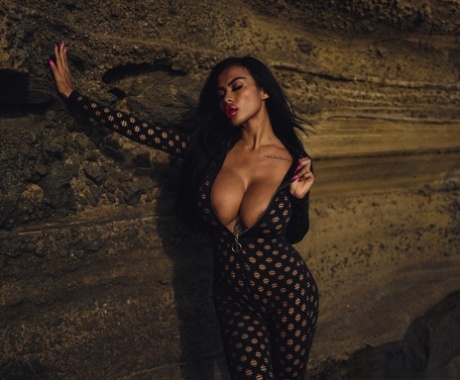 big tits solo free nude img