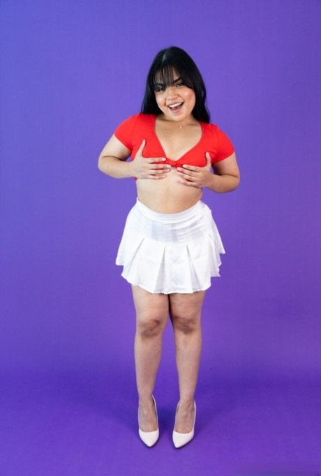 chubby brunette nude pictures