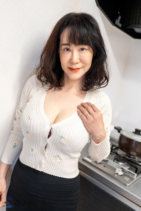 busty mature free porn archive