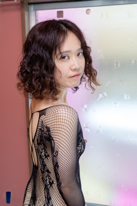 mature asian milf free nude photo