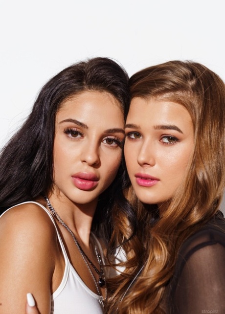 lesbian pussy licking sexy nudes photos
