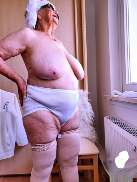 thick granny beautiful nude photos
