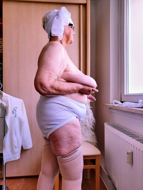granny big tits hot porn picture
