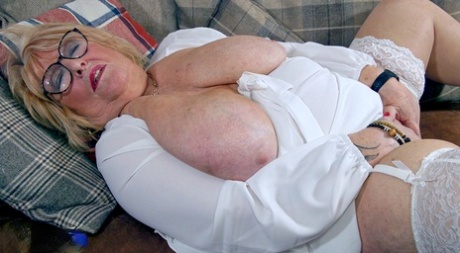 thick granny sexy naked pictures