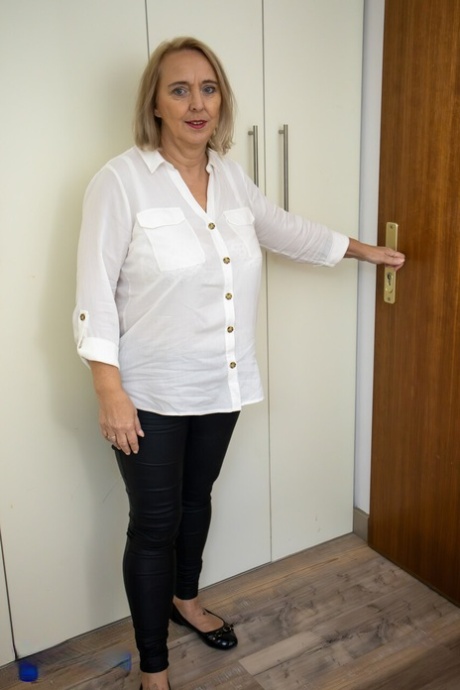 old mature hot sex images
