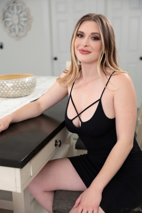 brunette mom hd img