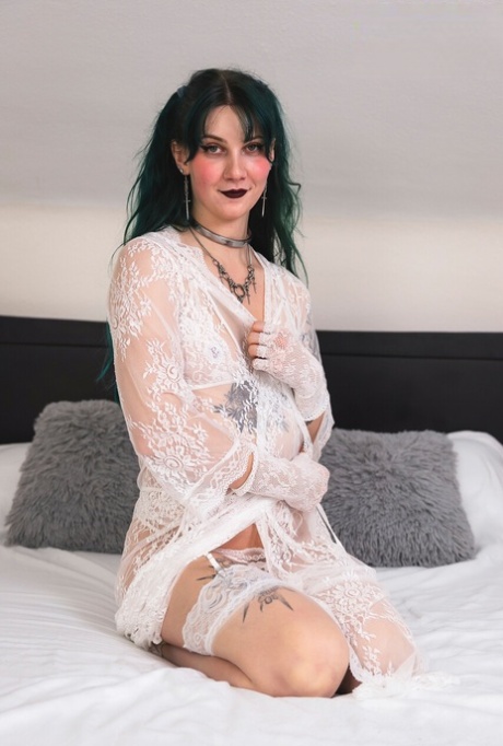 tgirl free nude photo