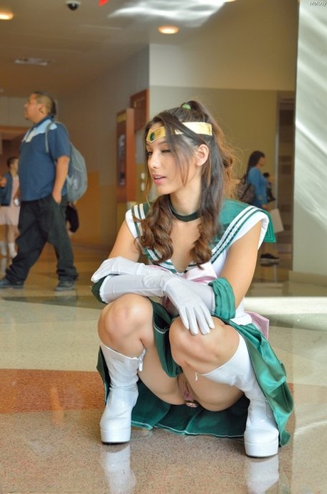upskirt no panties sexy photo