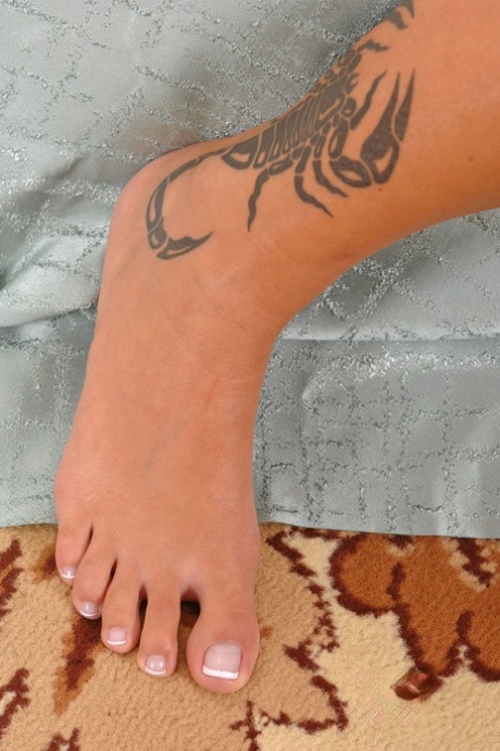 toes free naked images