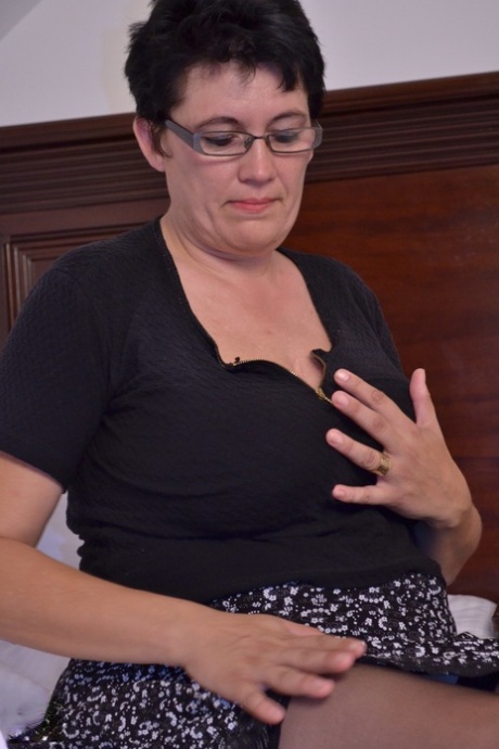 curvy glasses free xxx image
