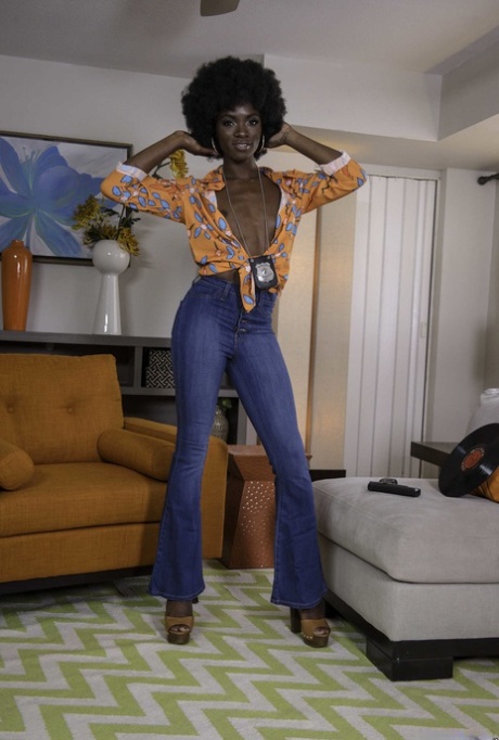 ebony jeans porno pic