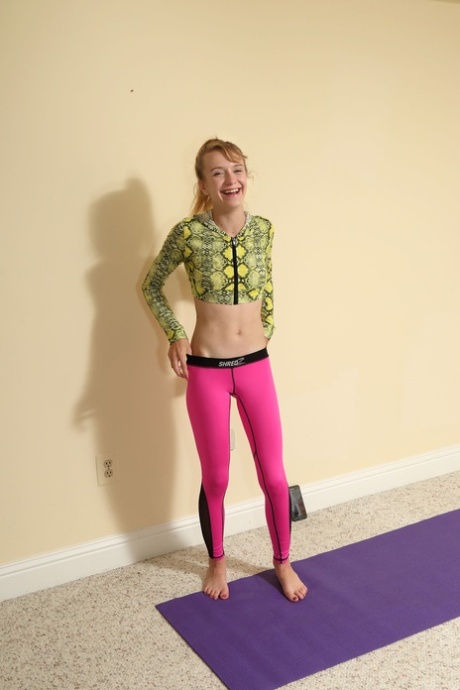 skinny yoga pants art porn pics