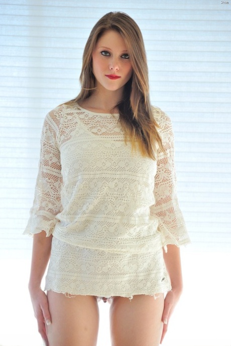 tall redhead pretty img